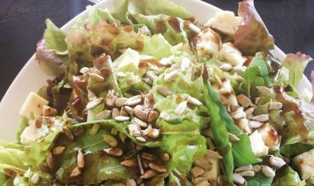ensalada en restaurant bodega colome