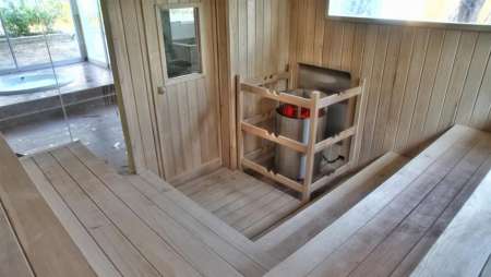 Lisi hidroterapia, Bañeras hidromasaje, saunas secos, baños de vapor, duchas escocesas, decks de mad