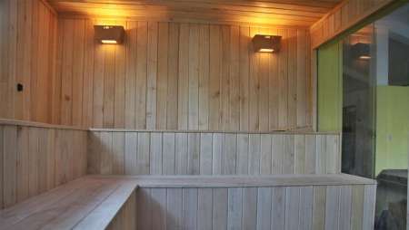 Lisi hidroterapia, Bañeras hidromasaje, saunas secos, baños de vapor, duchas escocesas, decks de mad