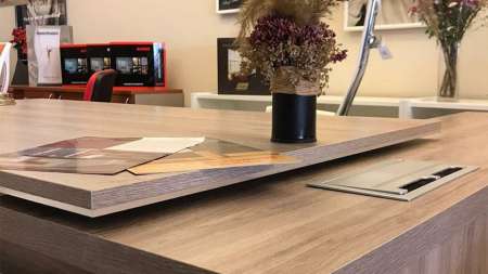 Muebles de oficina y hogar y deco; escritorios, sillas, mostradores, sillones. Tambien hacen muebles