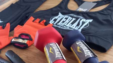 cajas personalizadas con ropa y accesorios de deporte. envíos a todo el país