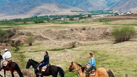 estancia las carreras en tafi del valle.