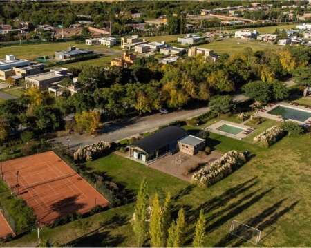 Linda casa en barrio privado en San Lorenzo Chico