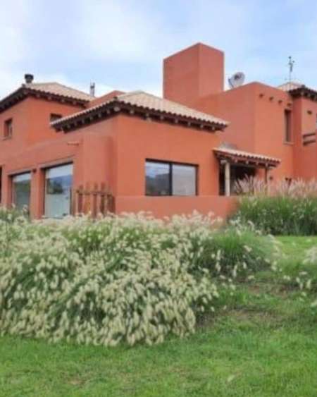 Linda casa en barrio privado en San Lorenzo Chico