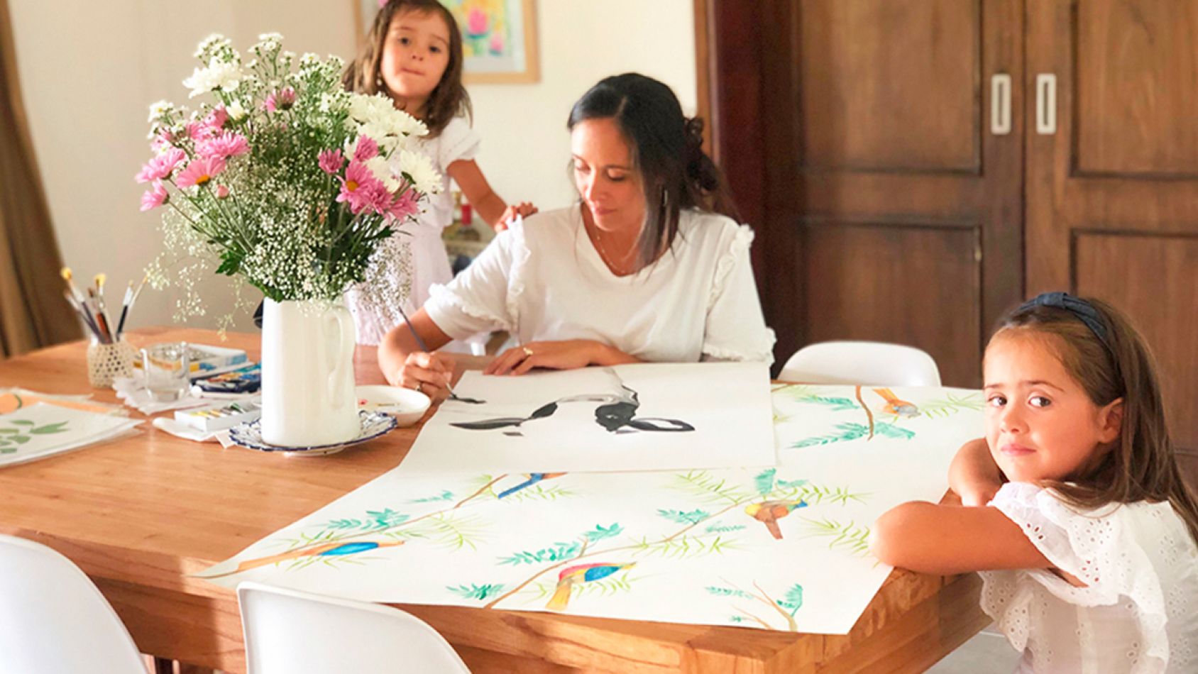 Rosario Hiriart y sus hijas, en el atelier