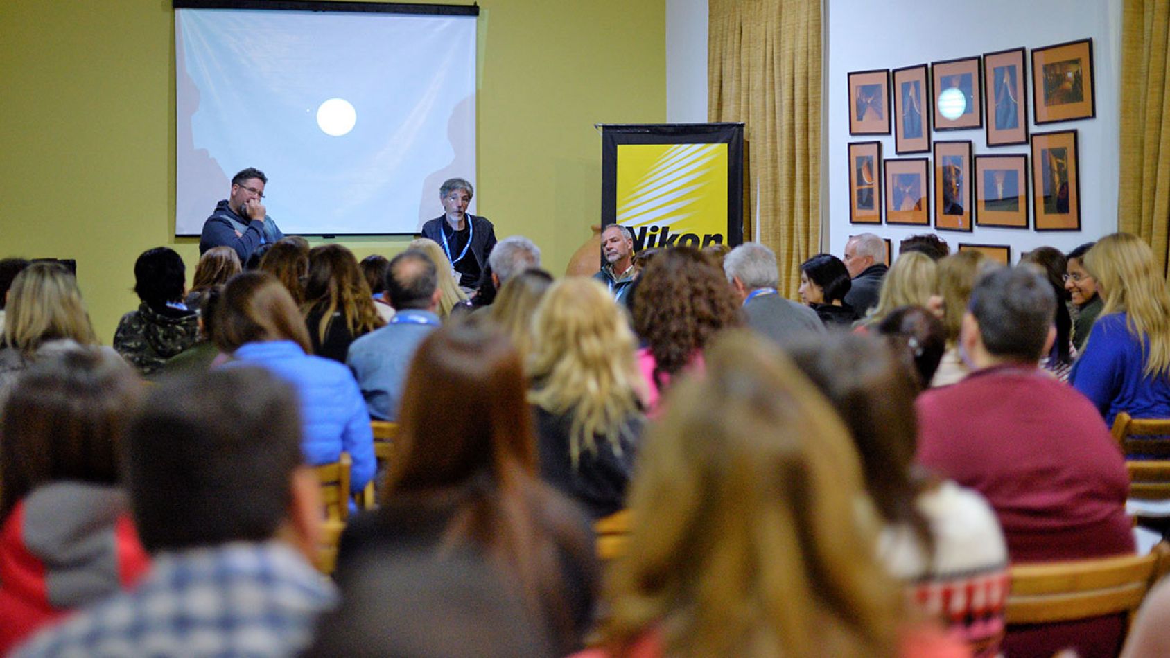 Los asistentes al evento en uno de los workshops