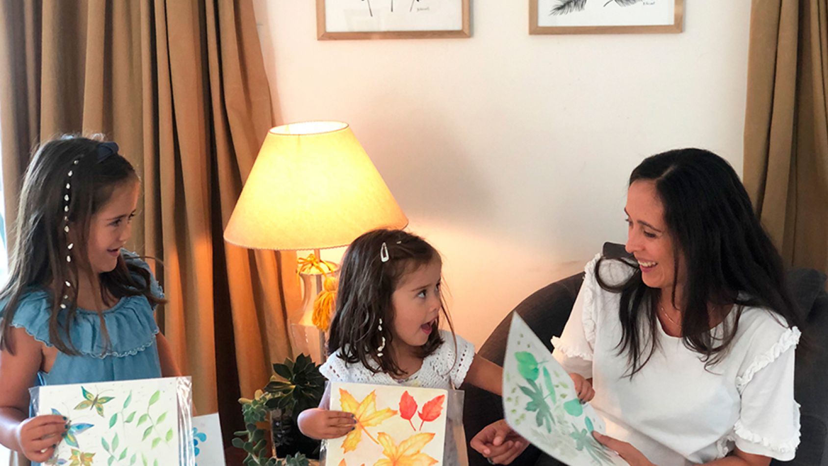 Ro y sus hijas nos muestran sus obras