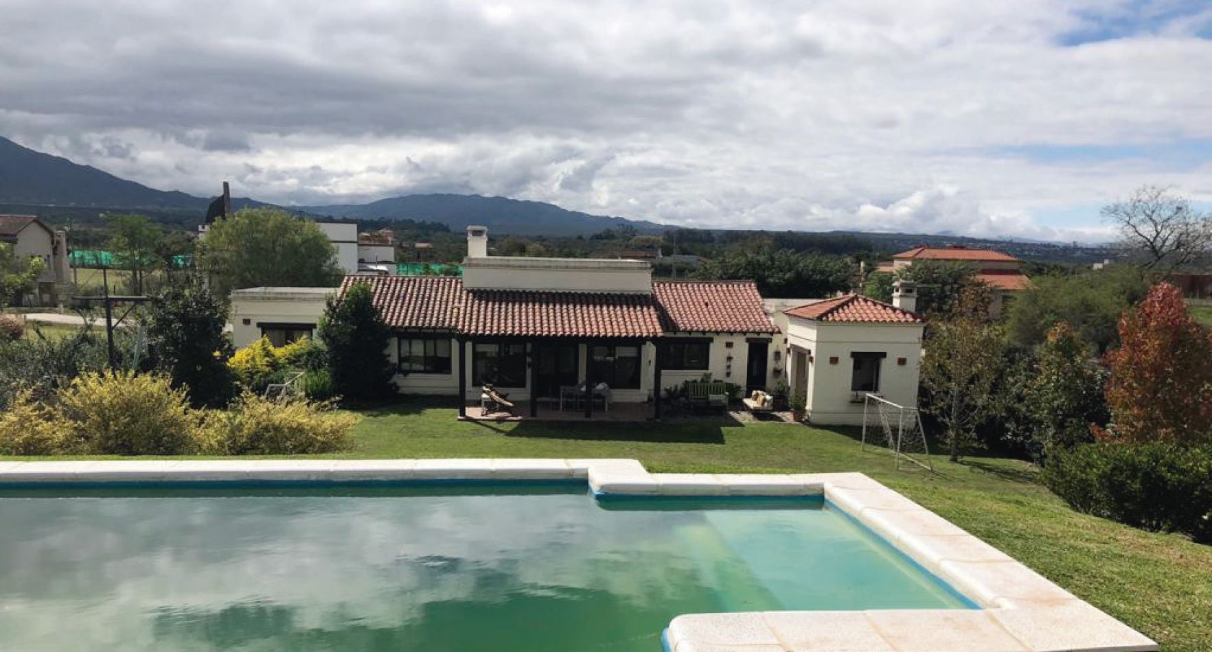 En verano, buscan casas con pileta, galería y parrilla