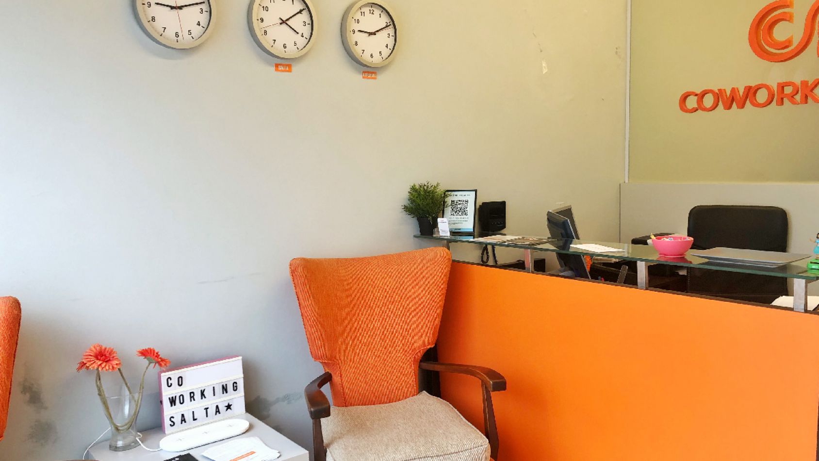 La recepción de Coworking SLA.