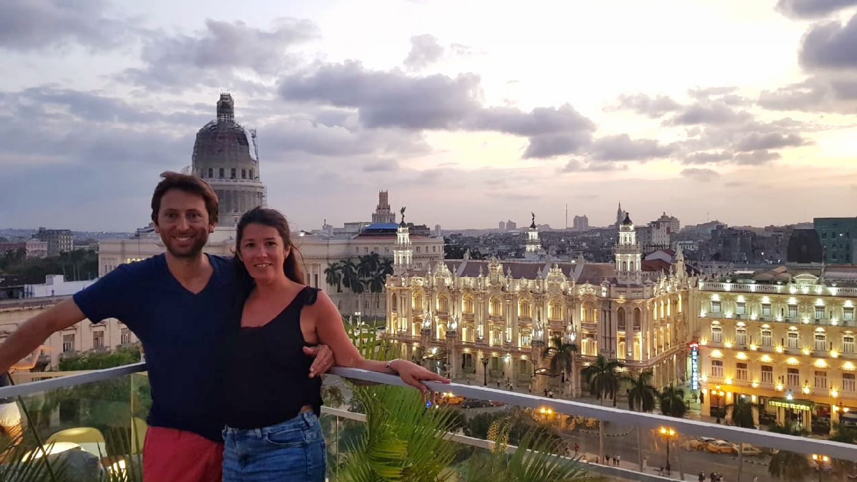 Carlos de los Ríos, de Trinity Viajes, y su familia en Cuba
