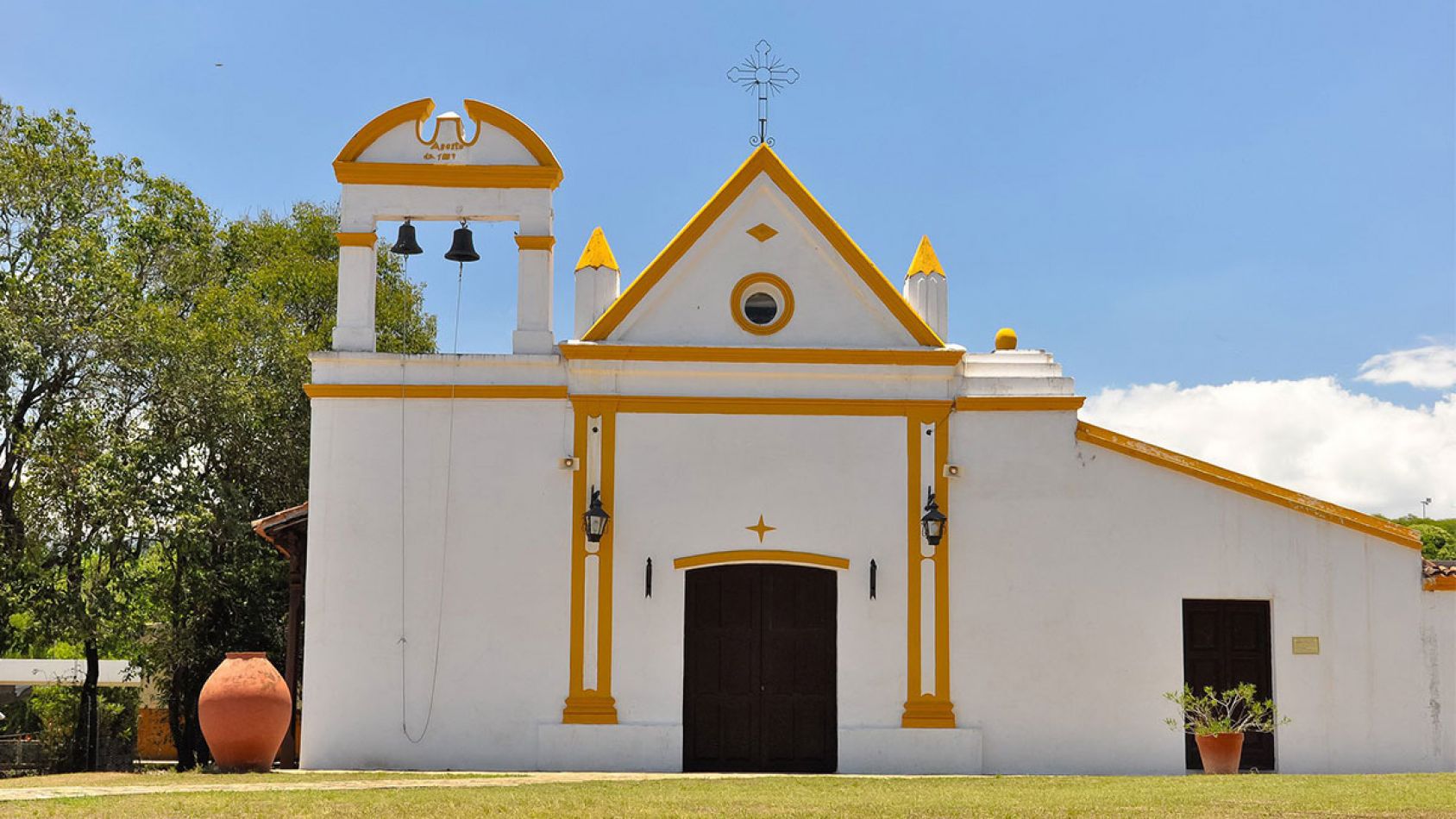 Iglesia de La Caldera uno de los pueblos cercanos a la ciudad de Salta mejor conservados y muy pintoresco.
