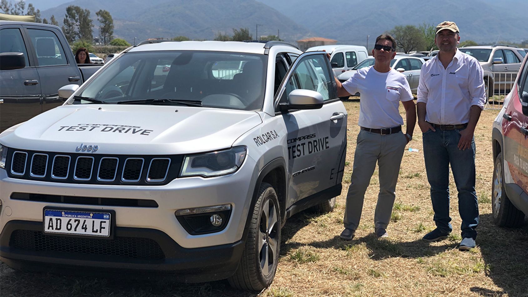 Rolcar en Estilo DV market con los modelos de Jeep y Mercedes Benz