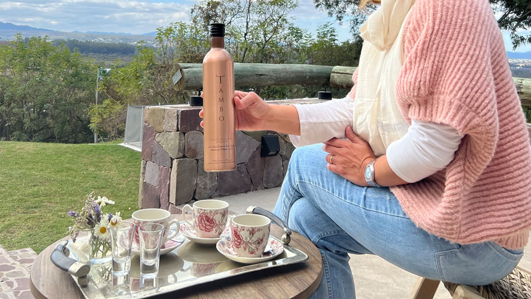 licor de dulce de leche- Estilo Dv + Dellepiane